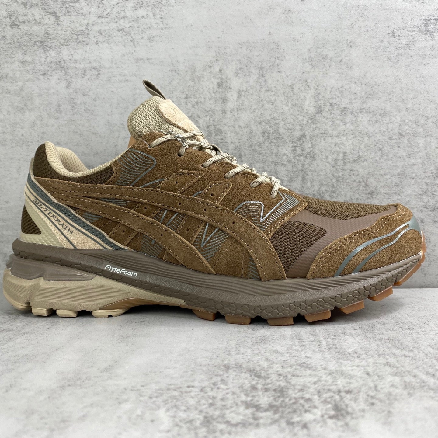 ASICS x GORE-TEX