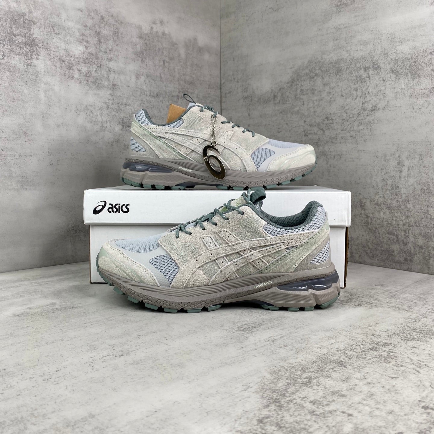 ASICS x GORE-TEX