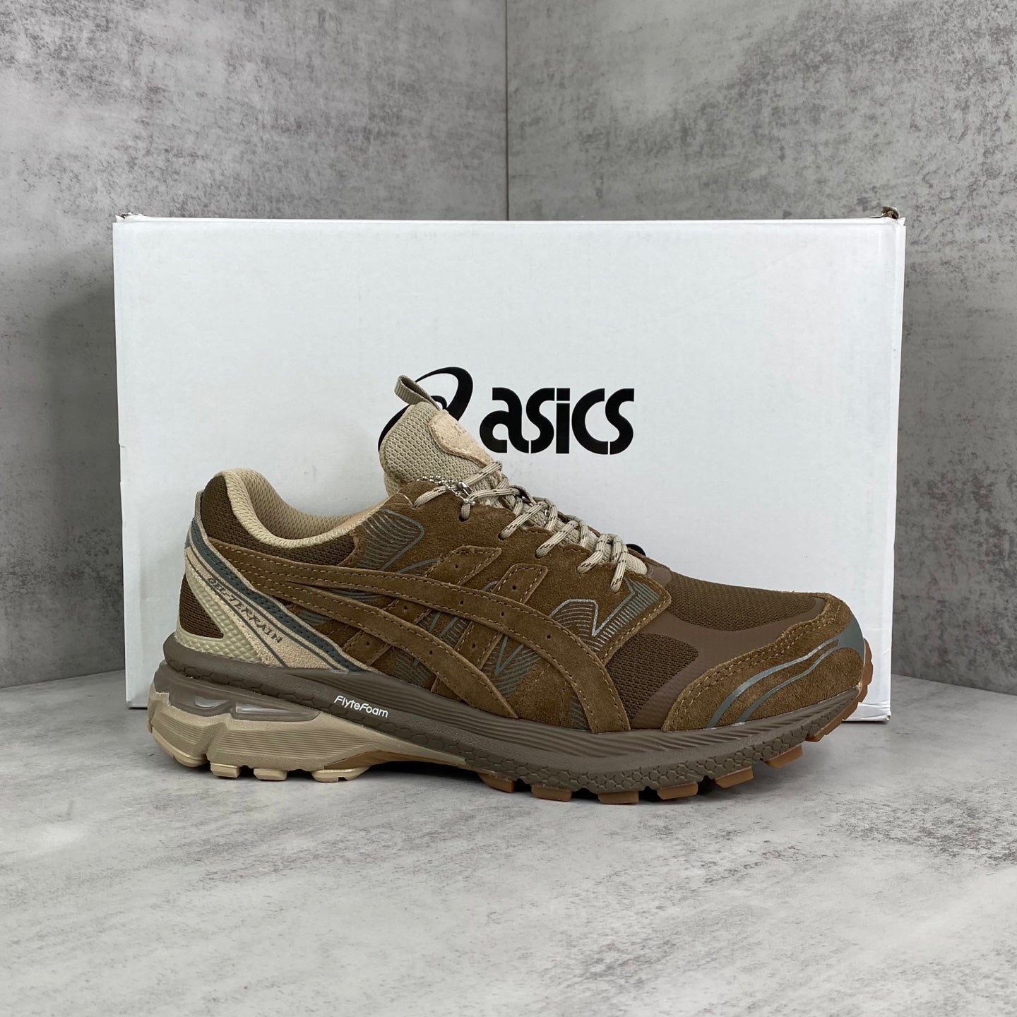 ASICS x GORE-TEX