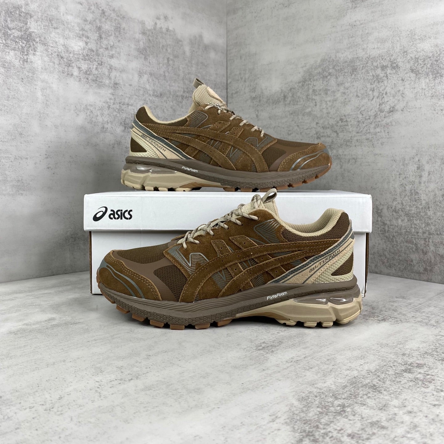 ASICS x GORE-TEX