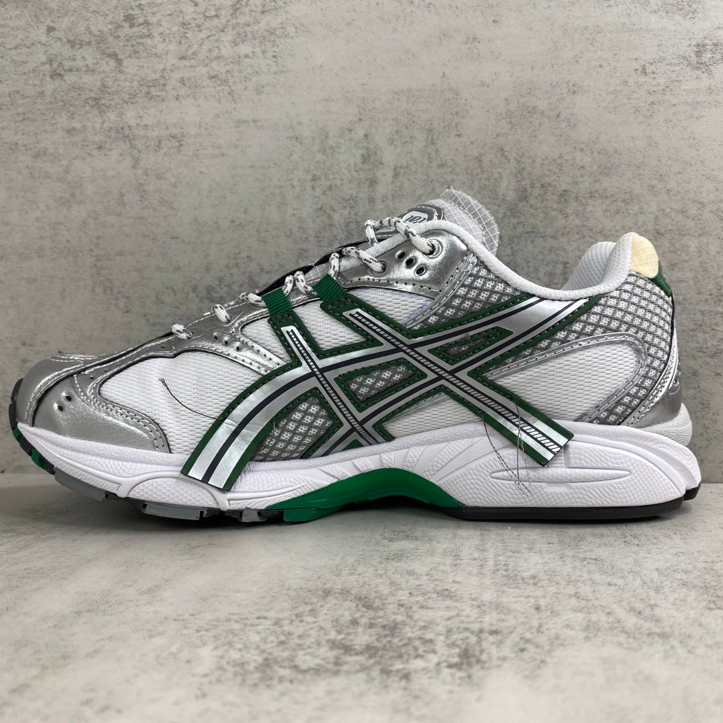 INVINCIBLE x ASICS GEL-NIMBUS 10.1