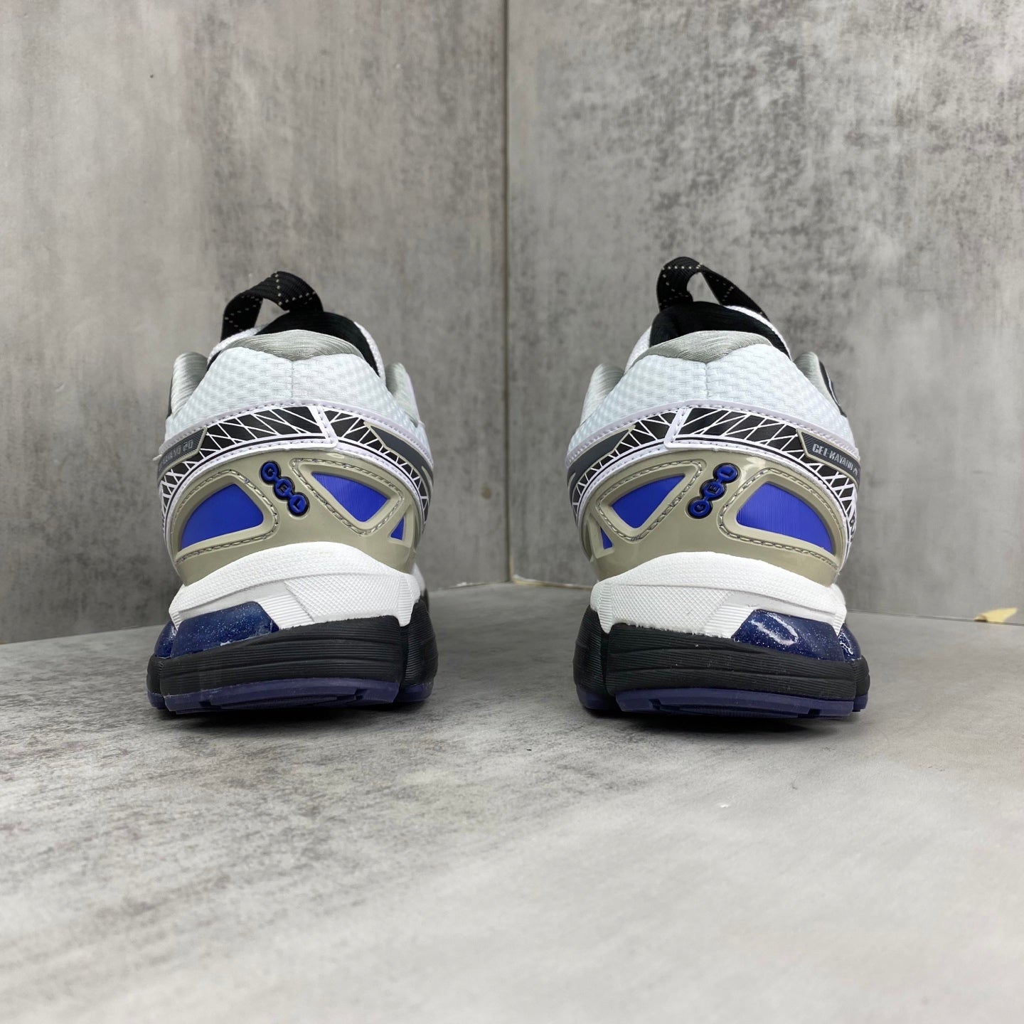 ASICS GEL-KAYANO 20