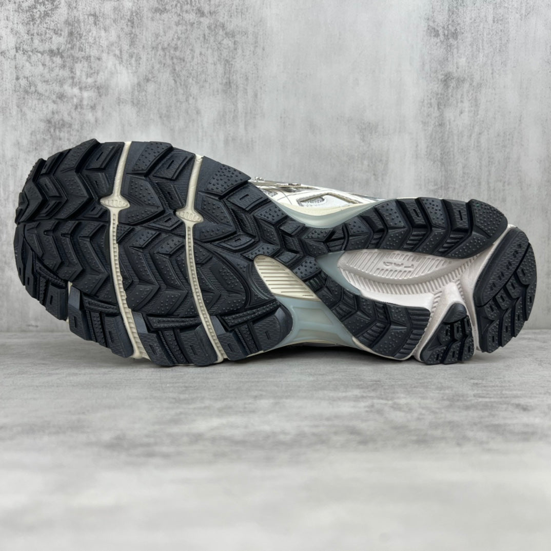 ASICS GEL-KAYANO 28