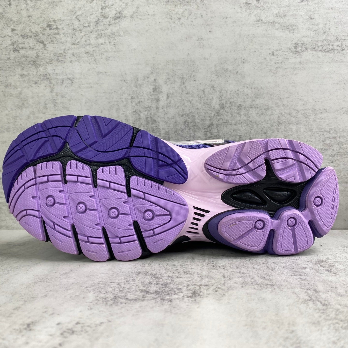 SAUCONY OMNI 9