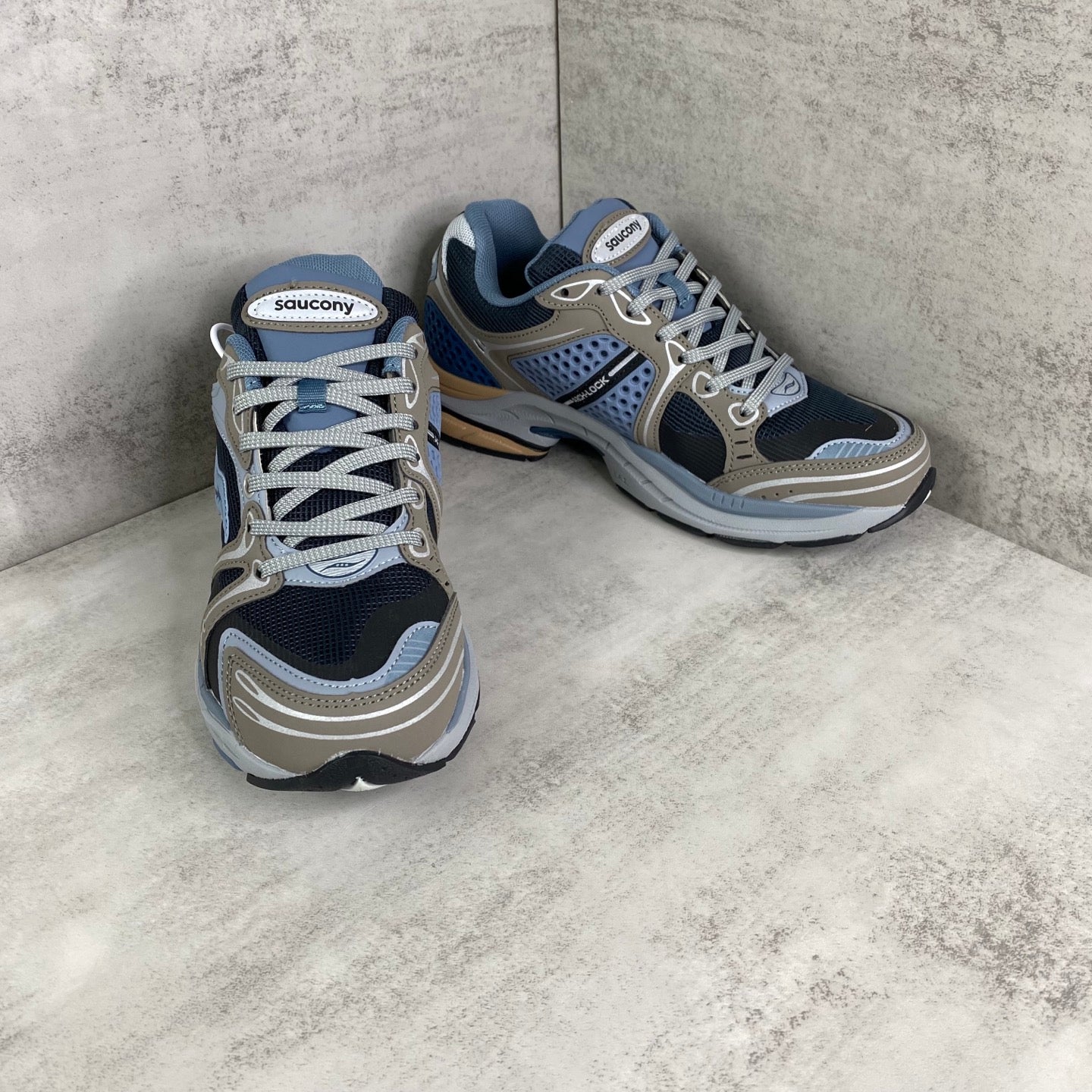 SAUCONY OMNI 9