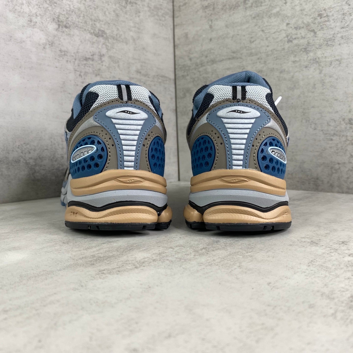 SAUCONY OMNI 9