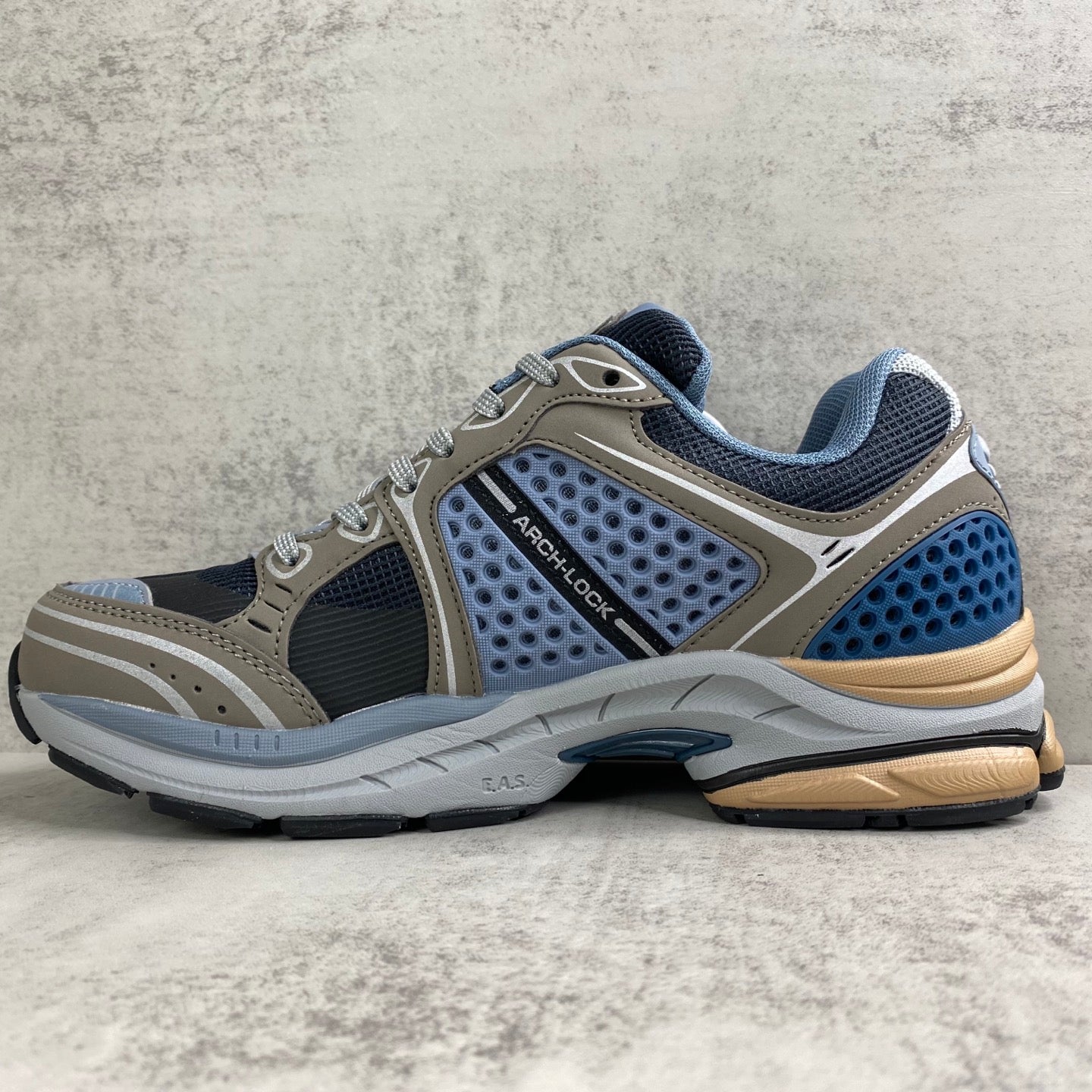 SAUCONY OMNI 9