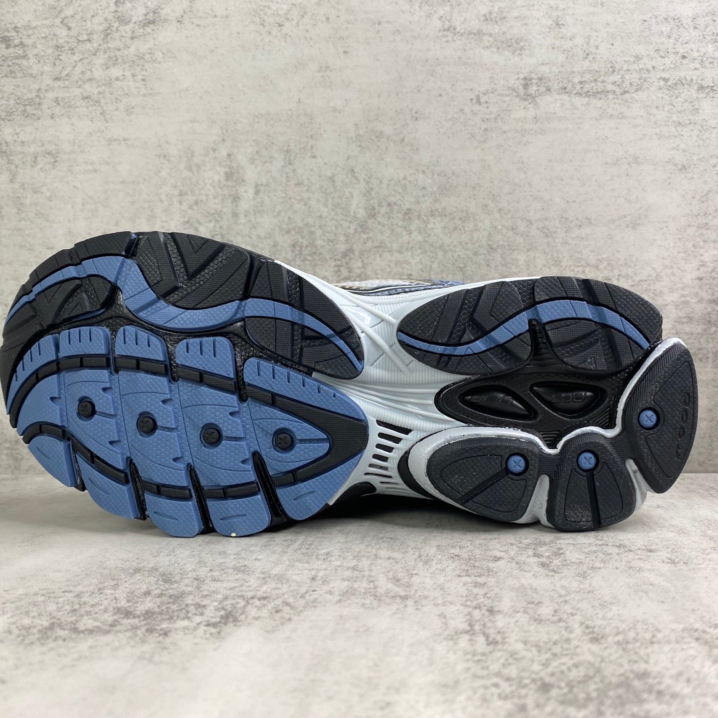 SAUCONY OMNI 9