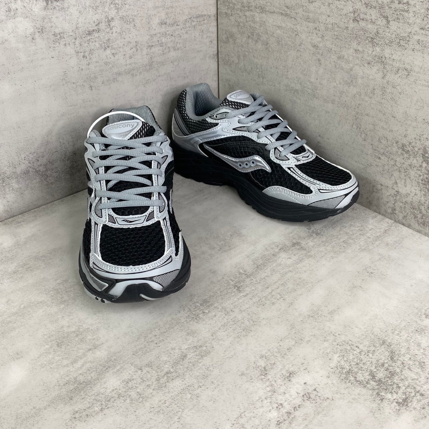 SAUCONY OMNI 9