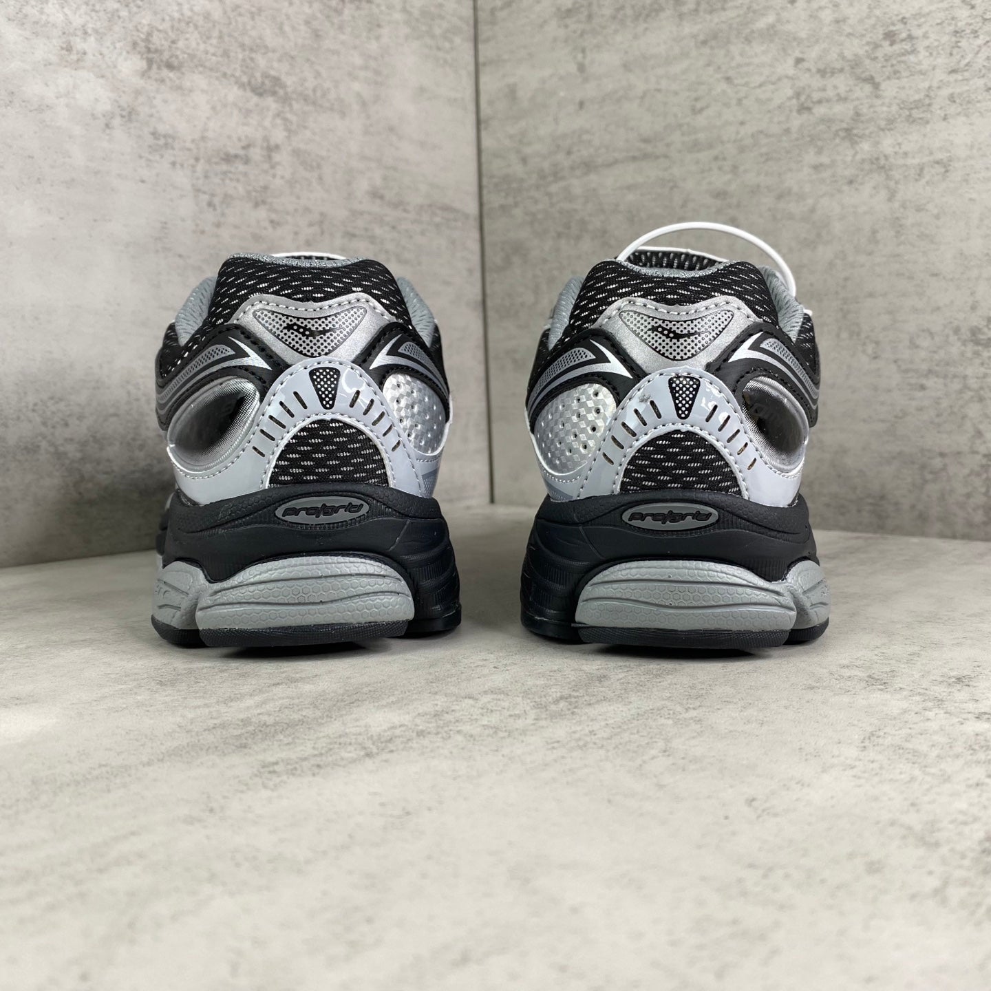 SAUCONY OMNI 9