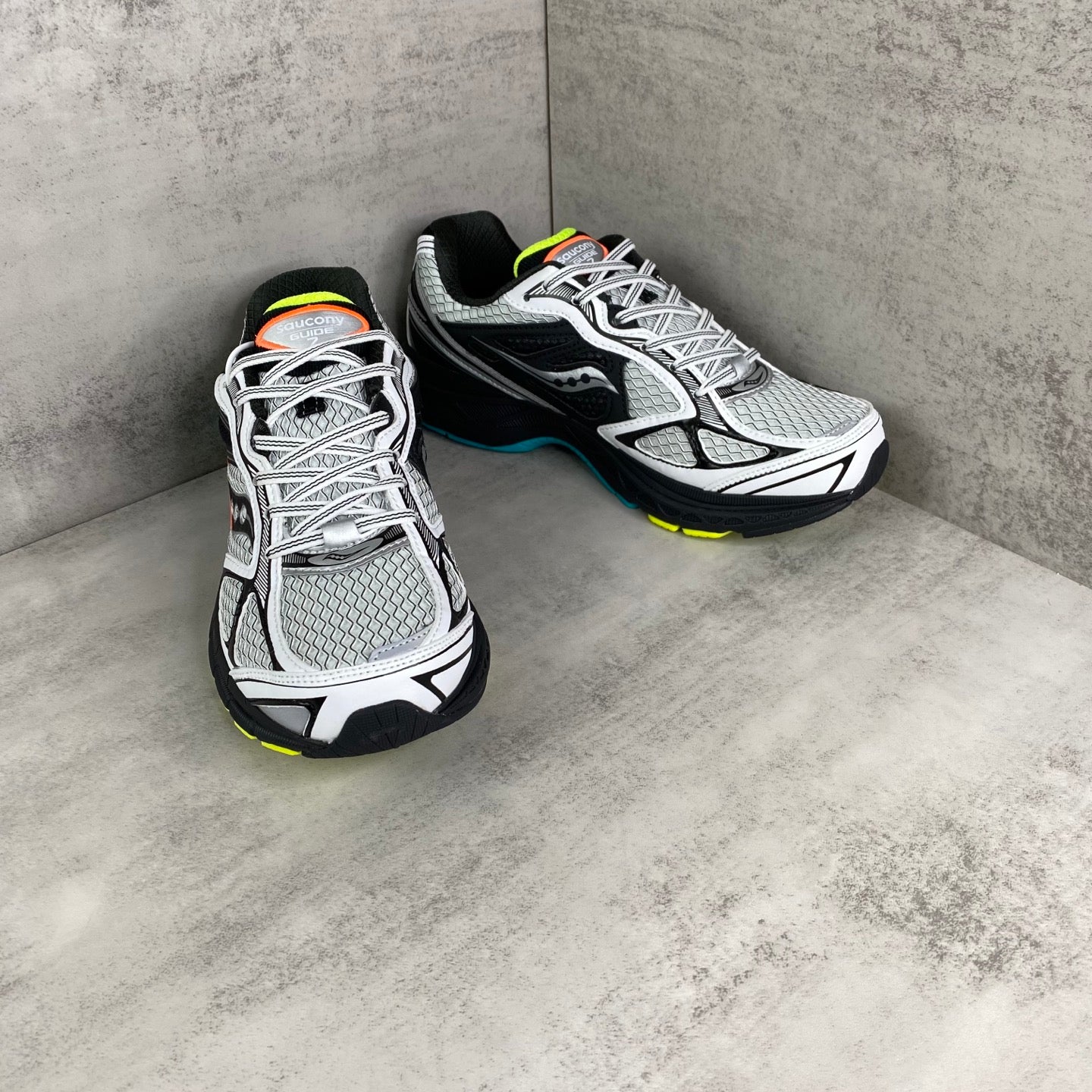 SAUCONY OMNI 9