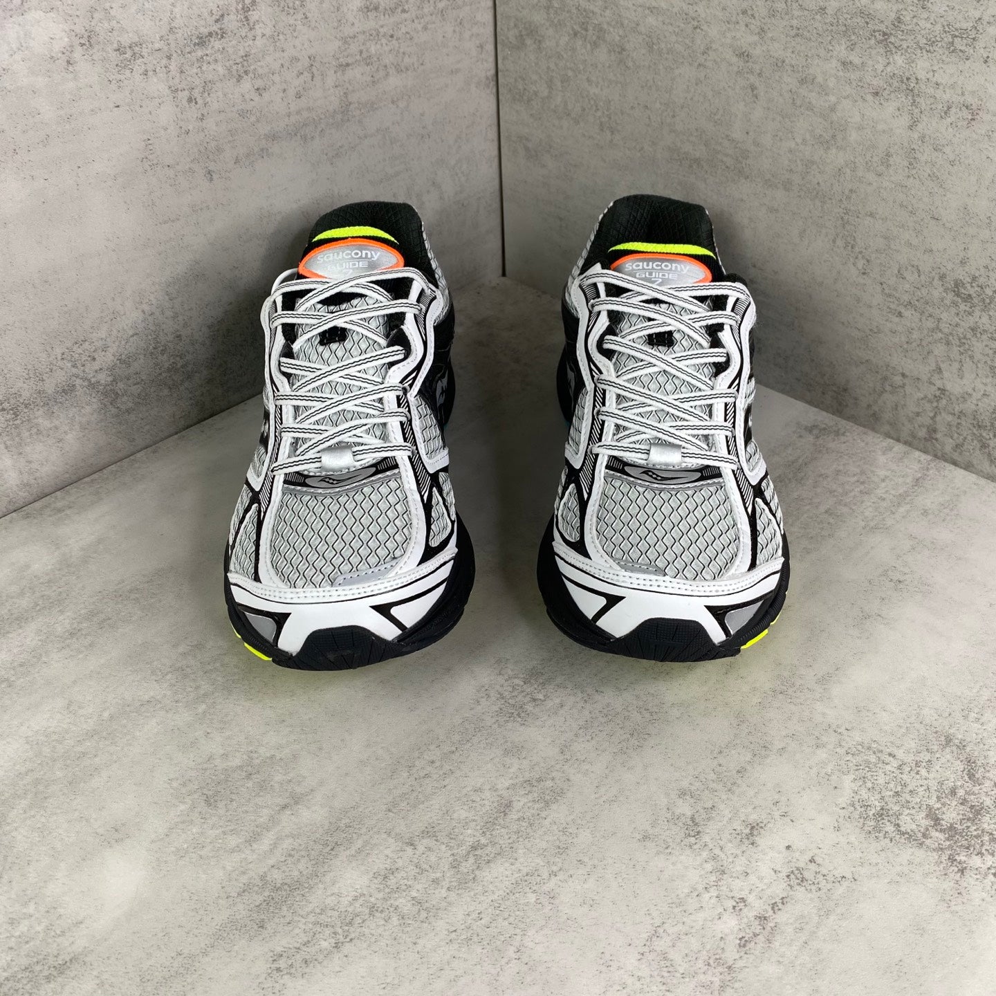 SAUCONY OMNI 9
