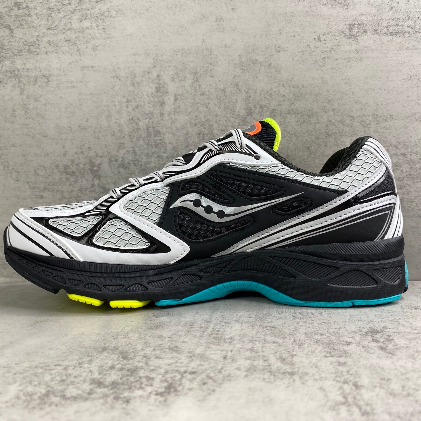 SAUCONY OMNI 9