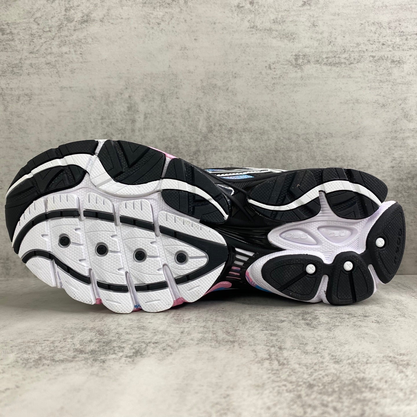 SAUCONY OMNI 9