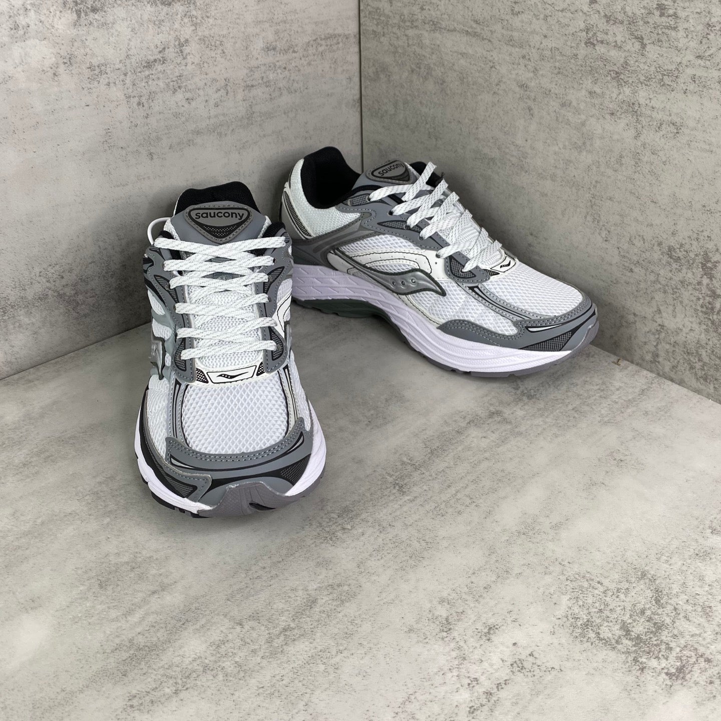 SAUCONY OMNI 9