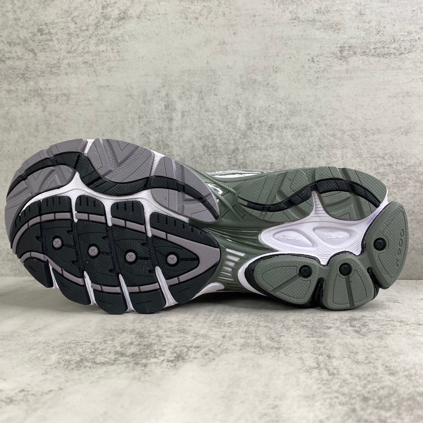 SAUCONY OMNI 9