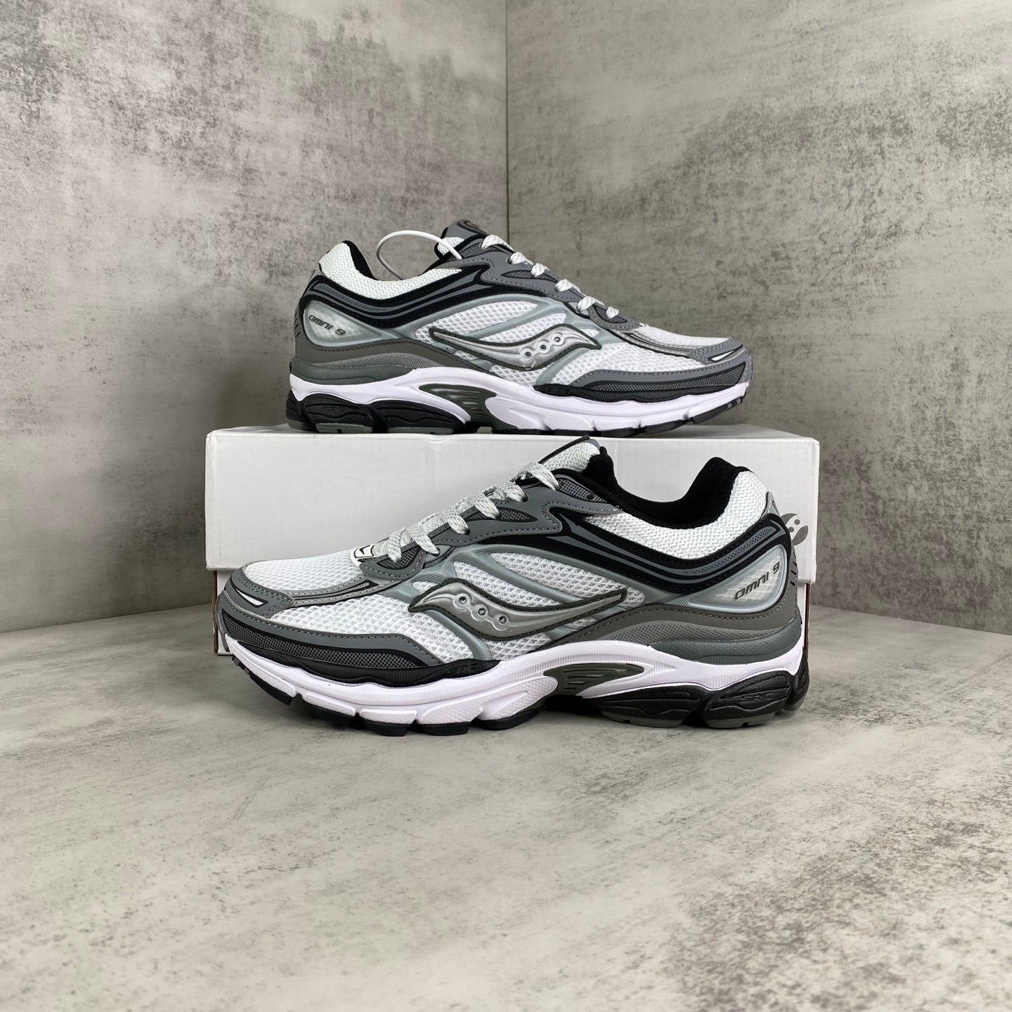 SAUCONY OMNI 9