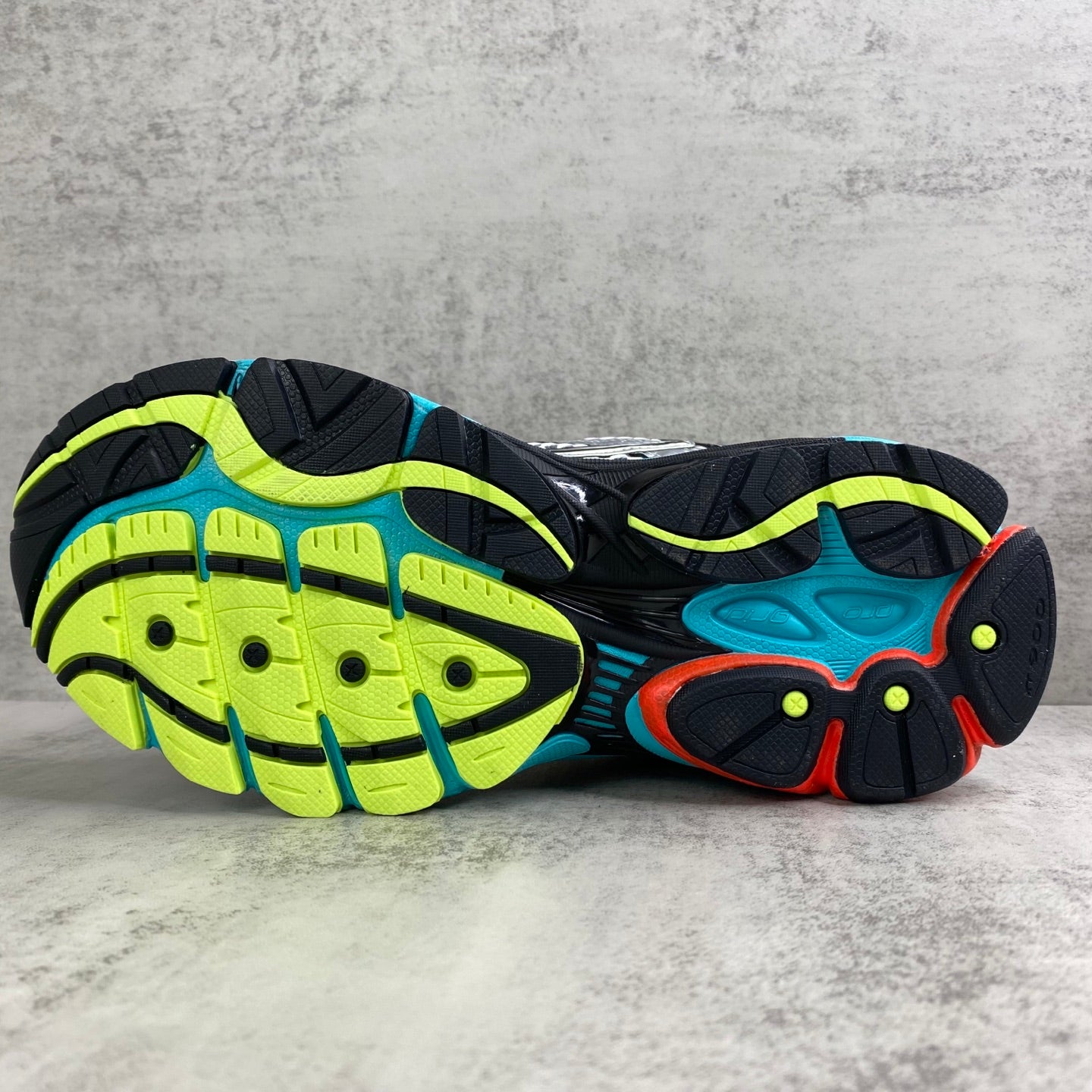 SAUCONY OMNI 9