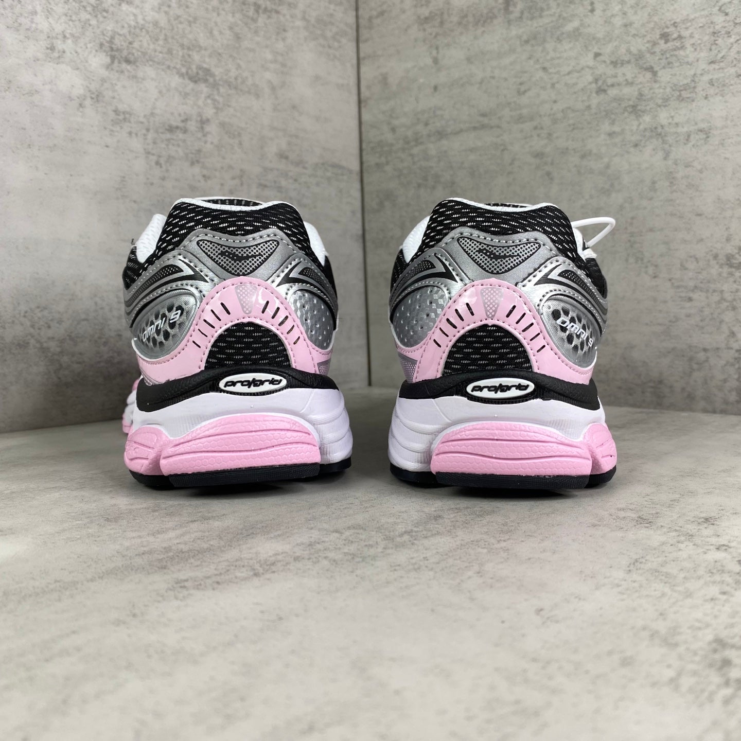 SAUCONY OMNI 9