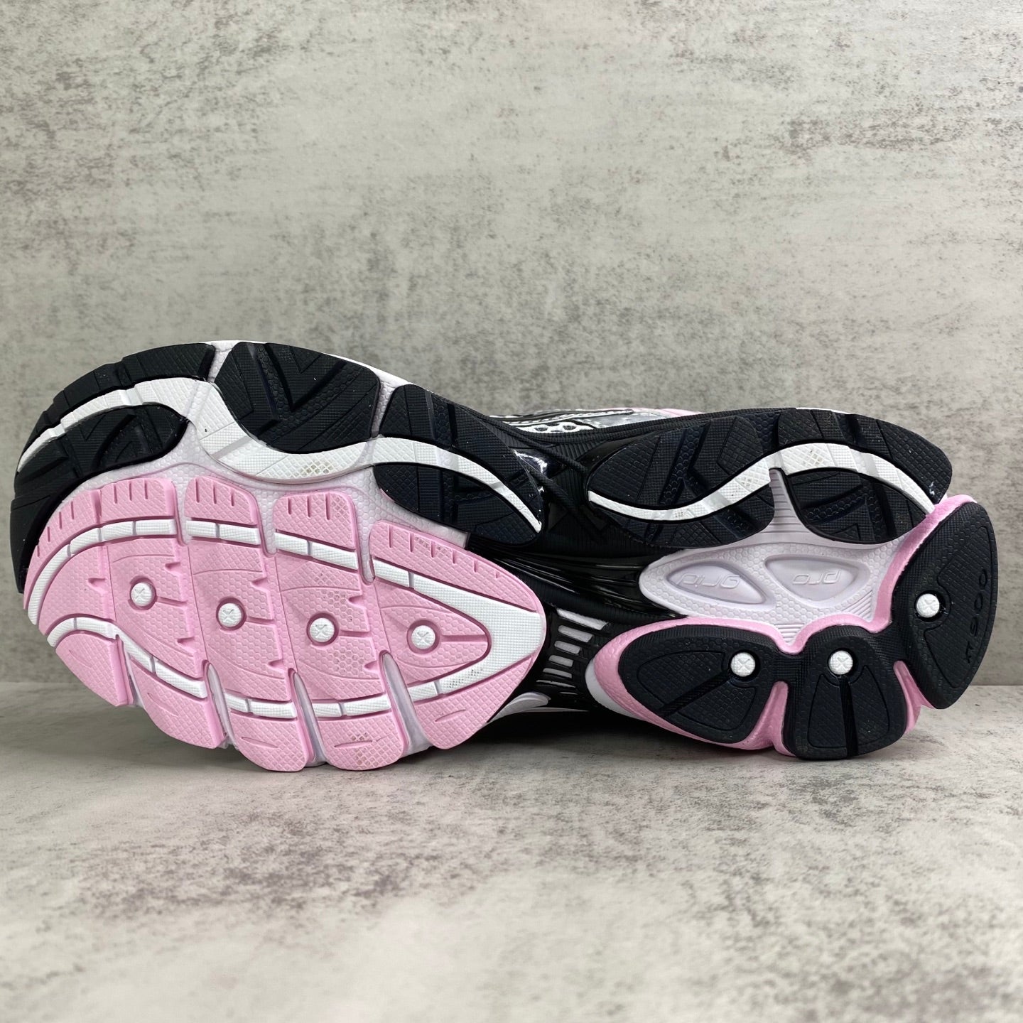 SAUCONY OMNI 9