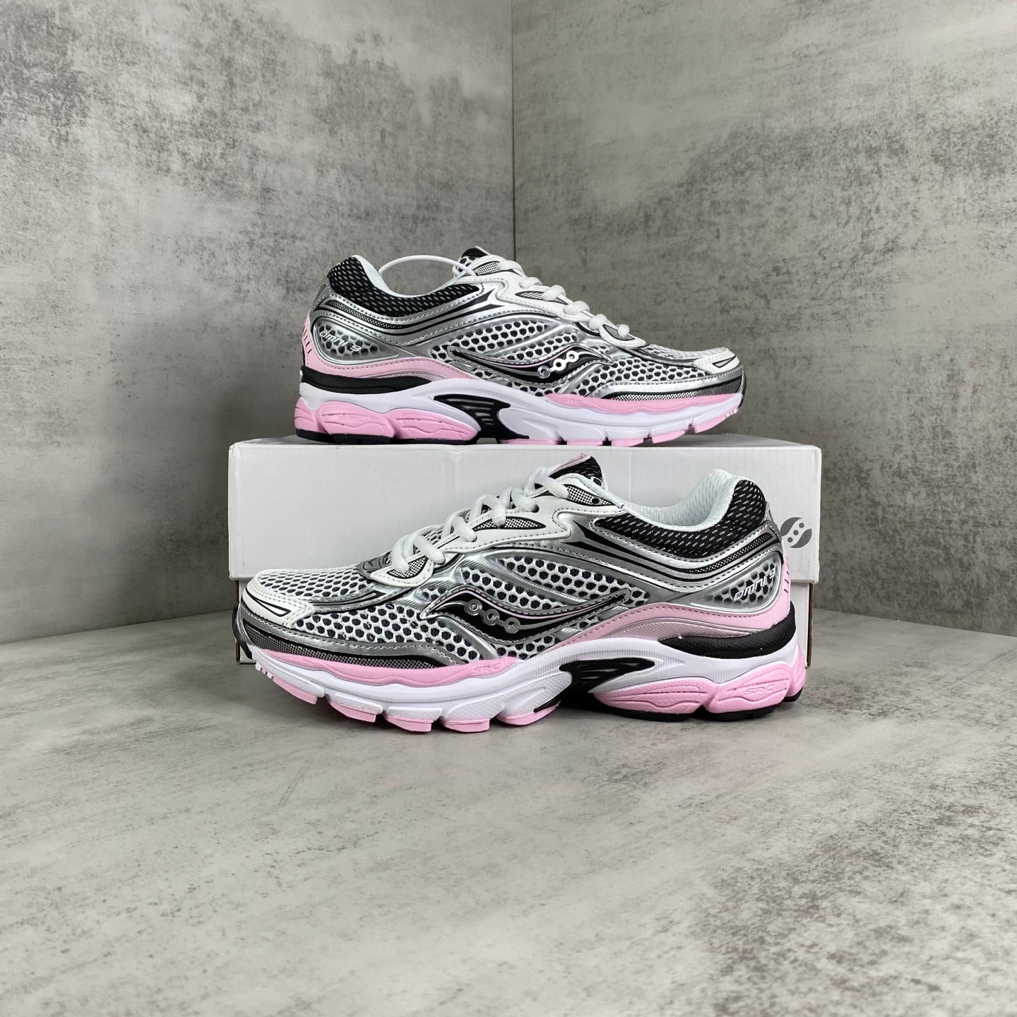 SAUCONY OMNI 9