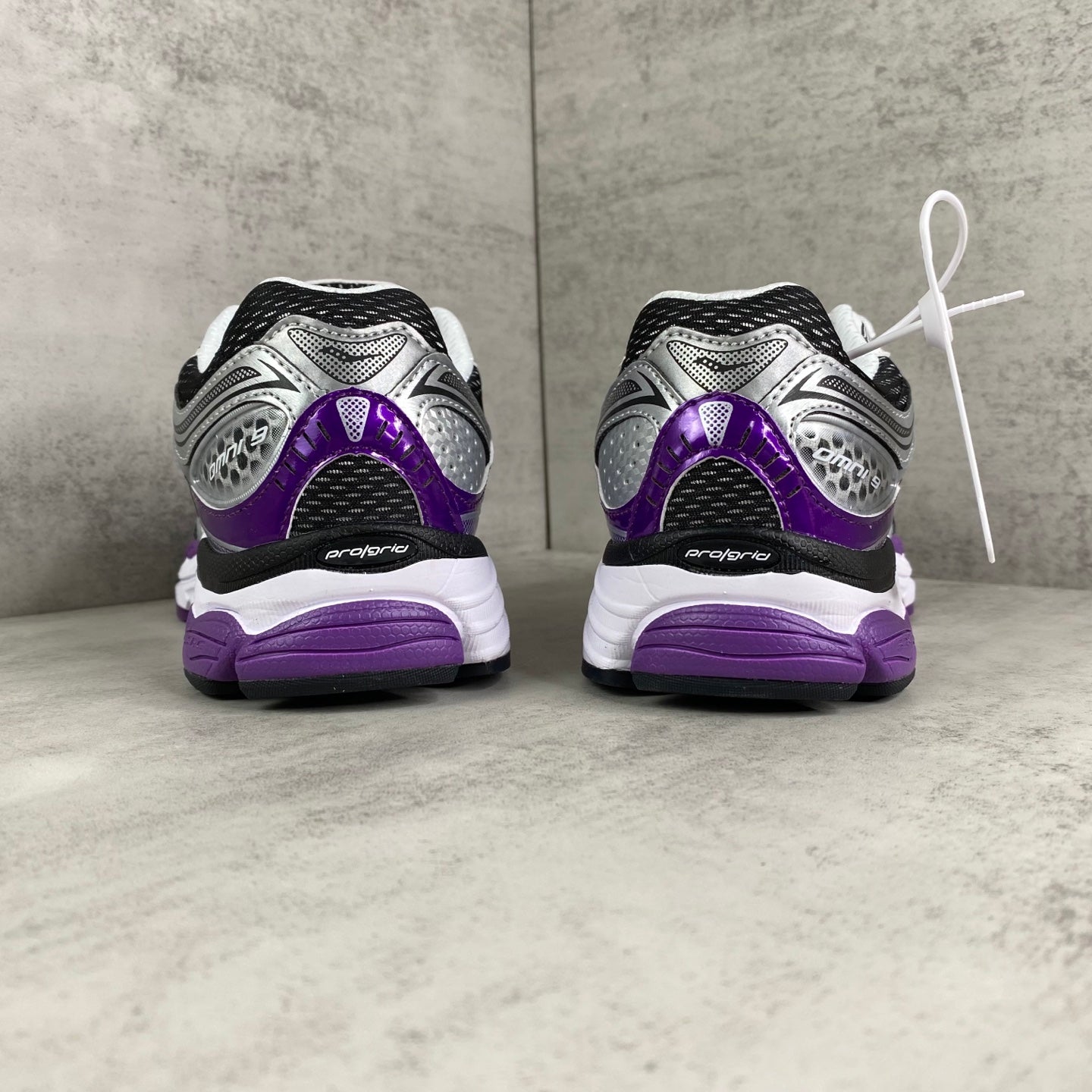 SAUCONY OMNI 9
